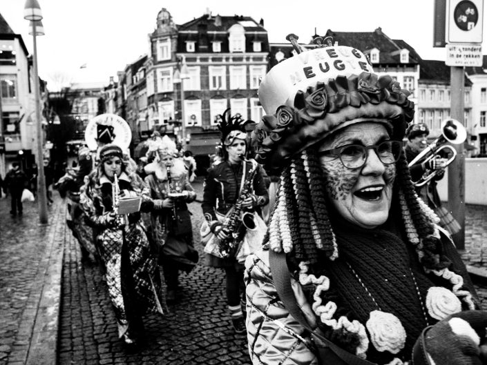 A woman and band celebrating Carnaval in Maastricht. Street Photography by Victor Borst.