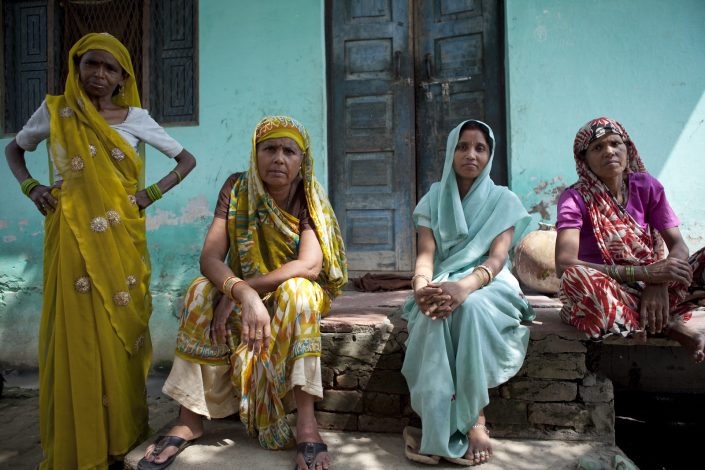 Colorful India, four colorful Indian ladies in colorful cloths